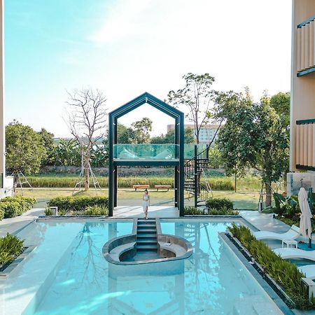 Crystal Srivaree Suvarnabhumi Hotel Ban Khlong Bang Krathiam ภายนอก รูปภาพ